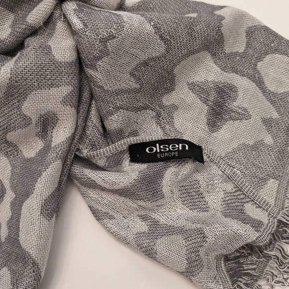 Olsen Europe silver shawl/ scarf - Picture 6 of 8